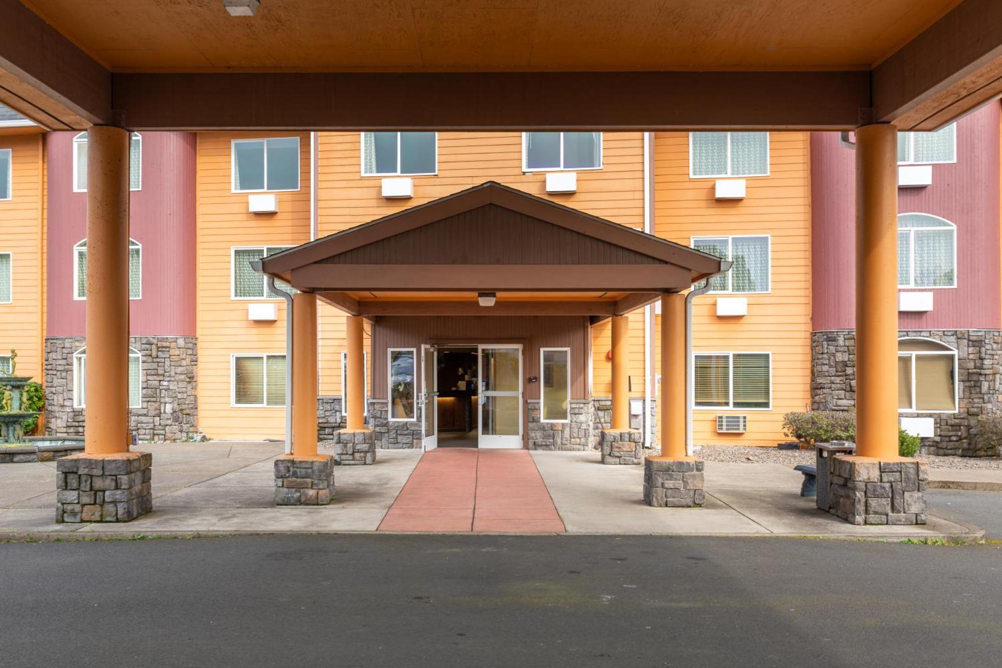 Palace Inn & Suites Lincoln City Bagian luar foto