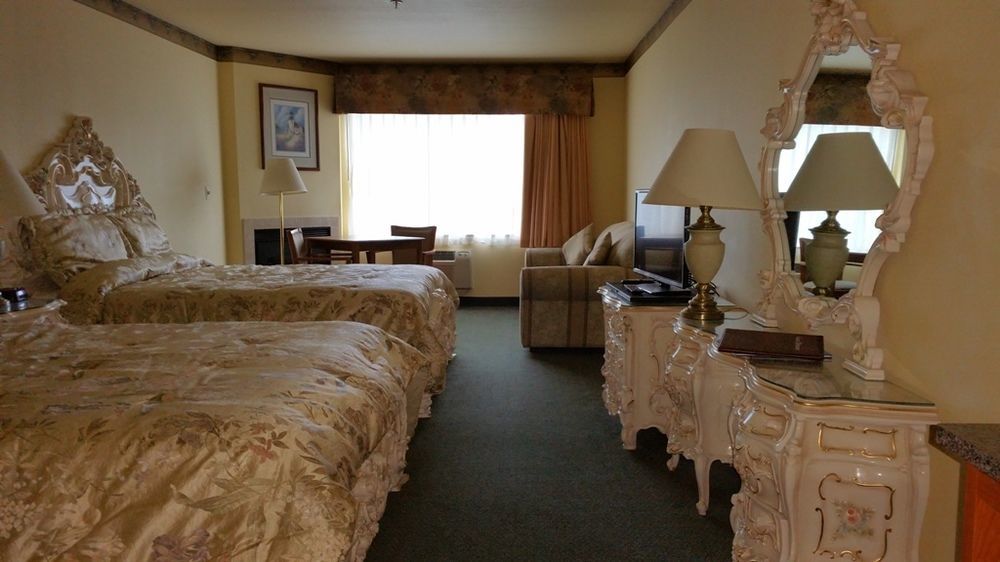 Palace Inn & Suites Lincoln City Bagian luar foto