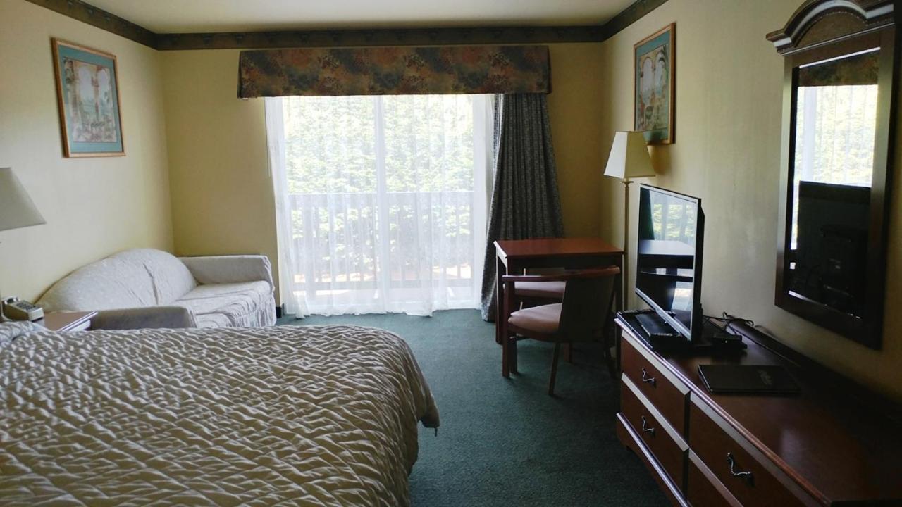 Palace Inn & Suites Lincoln City Bagian luar foto