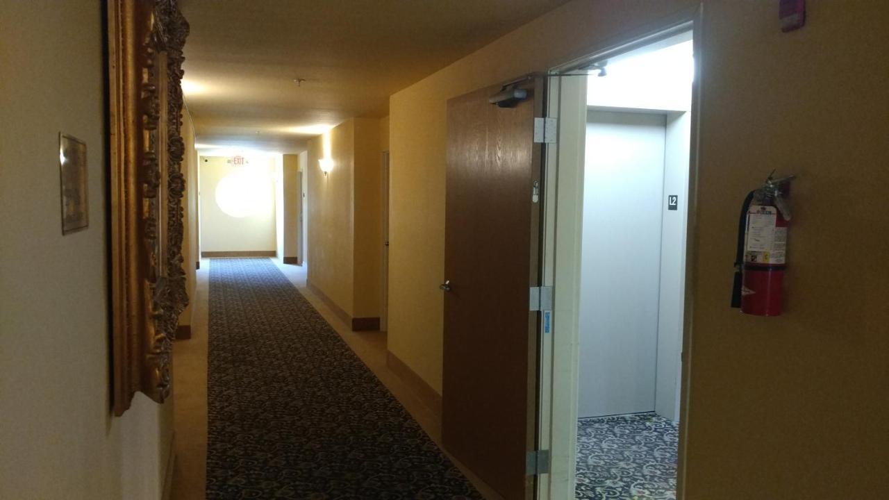 Palace Inn & Suites Lincoln City Bagian luar foto
