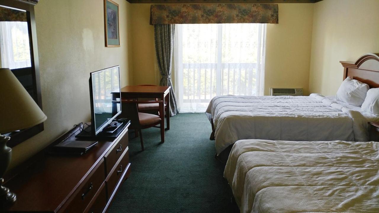 Palace Inn & Suites Lincoln City Bagian luar foto