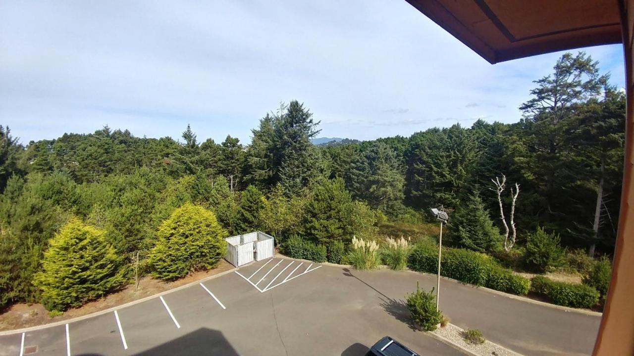 Palace Inn & Suites Lincoln City Bagian luar foto