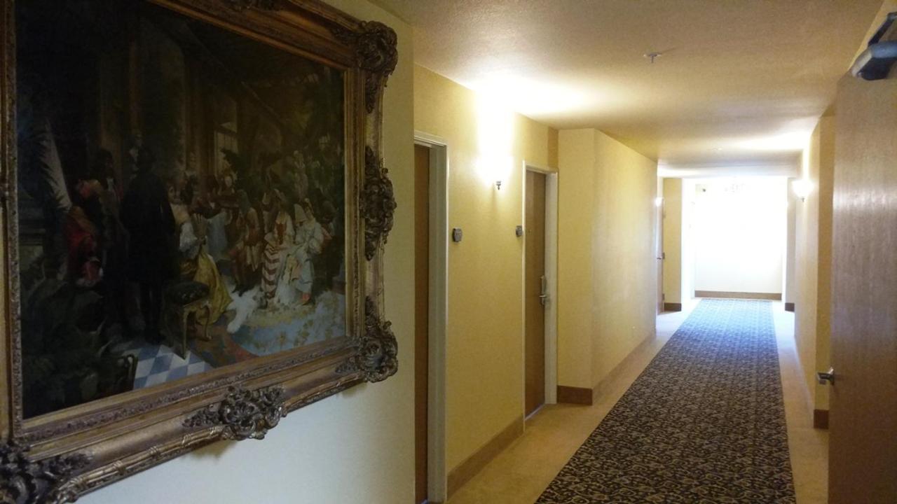 Palace Inn & Suites Lincoln City Bagian luar foto