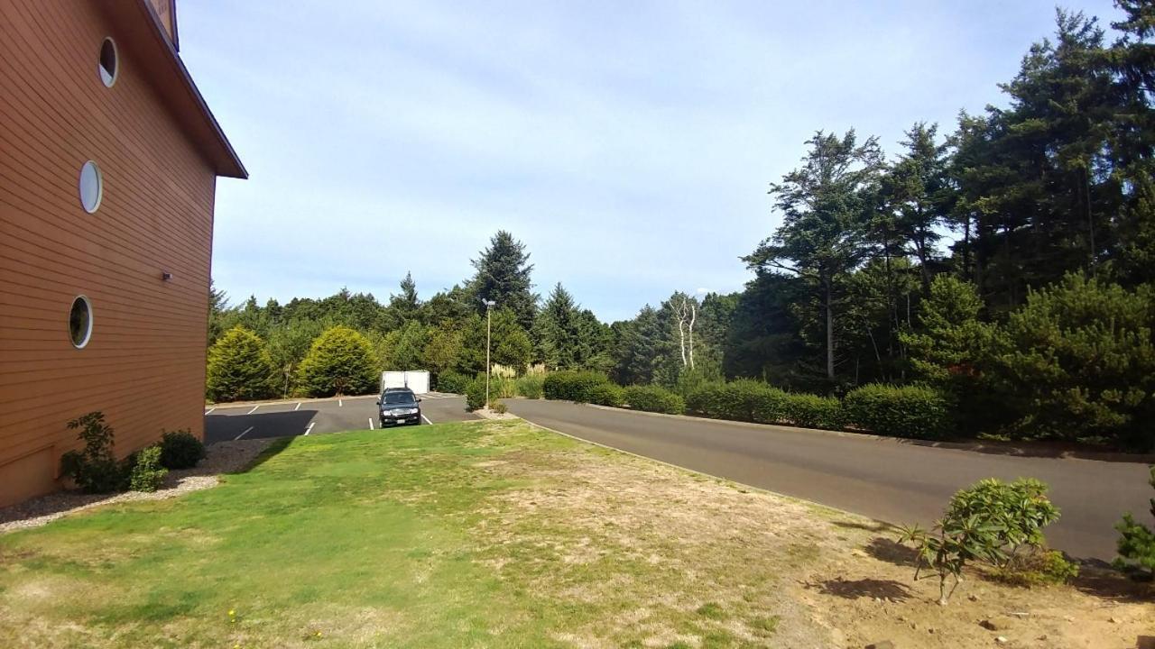 Palace Inn & Suites Lincoln City Bagian luar foto