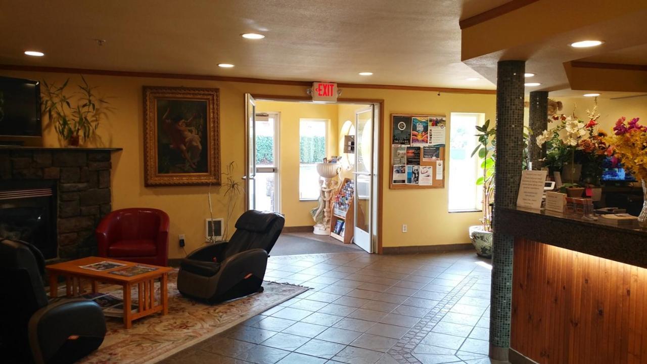 Palace Inn & Suites Lincoln City Bagian luar foto