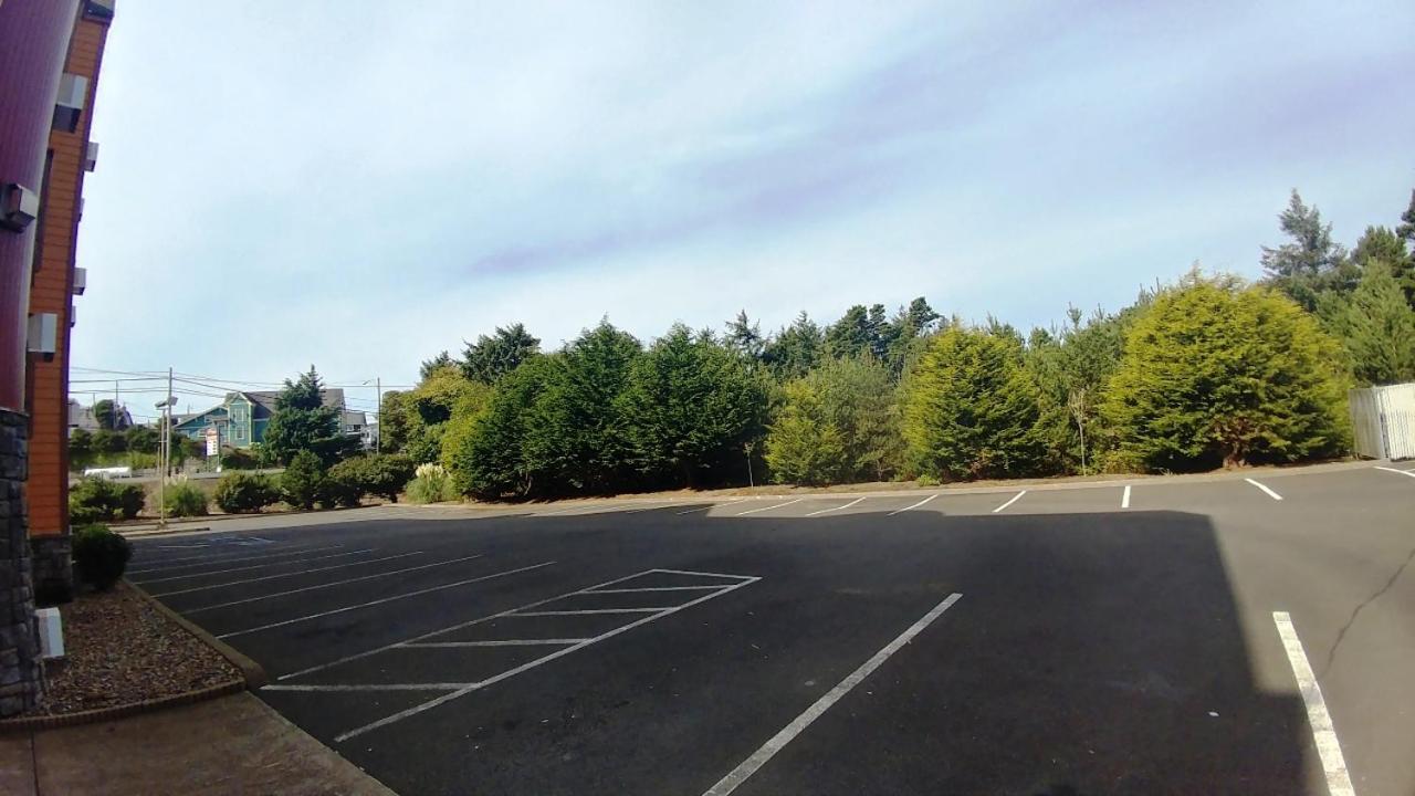Palace Inn & Suites Lincoln City Bagian luar foto