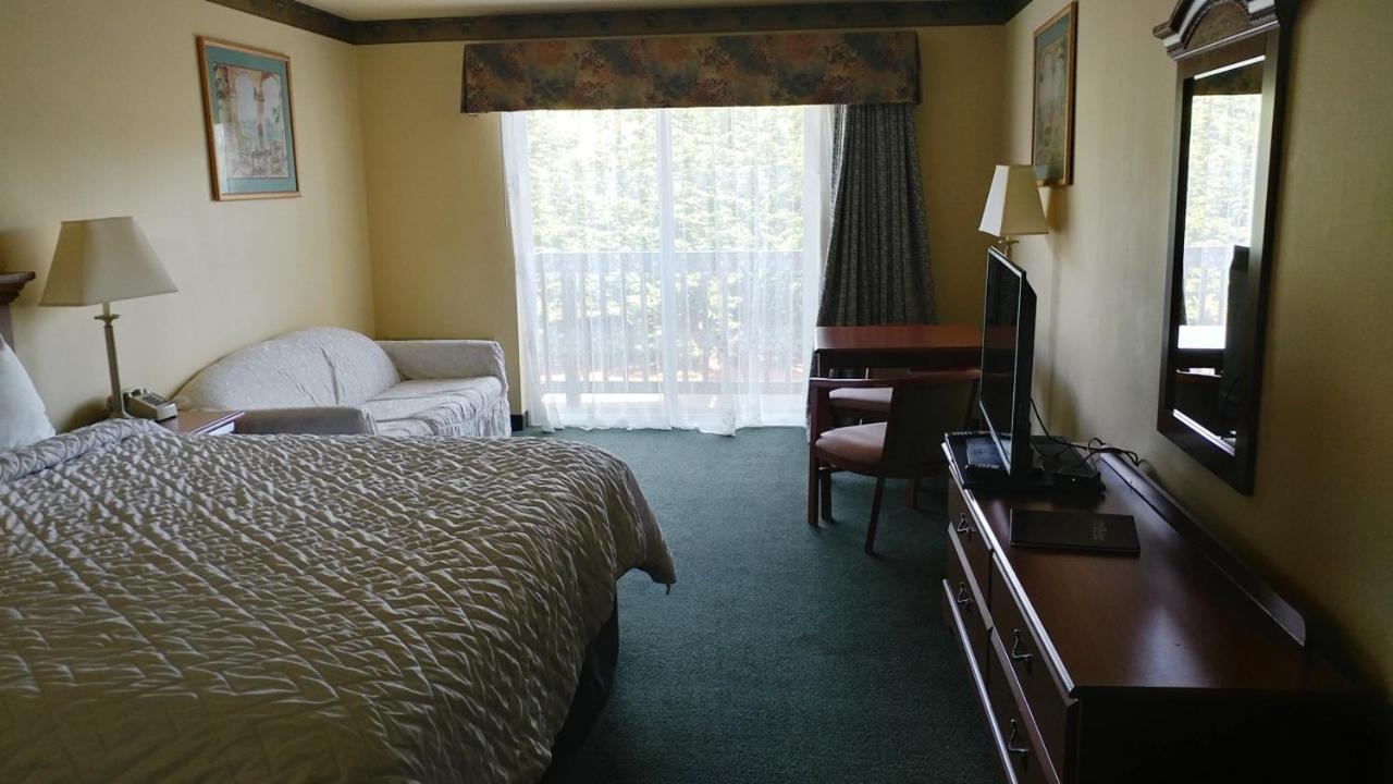 Palace Inn & Suites Lincoln City Bagian luar foto