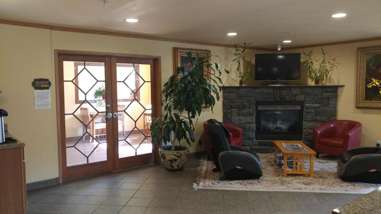 Palace Inn & Suites Lincoln City Bagian luar foto