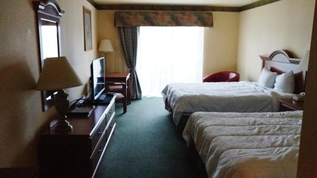 Palace Inn & Suites Lincoln City Bagian luar foto