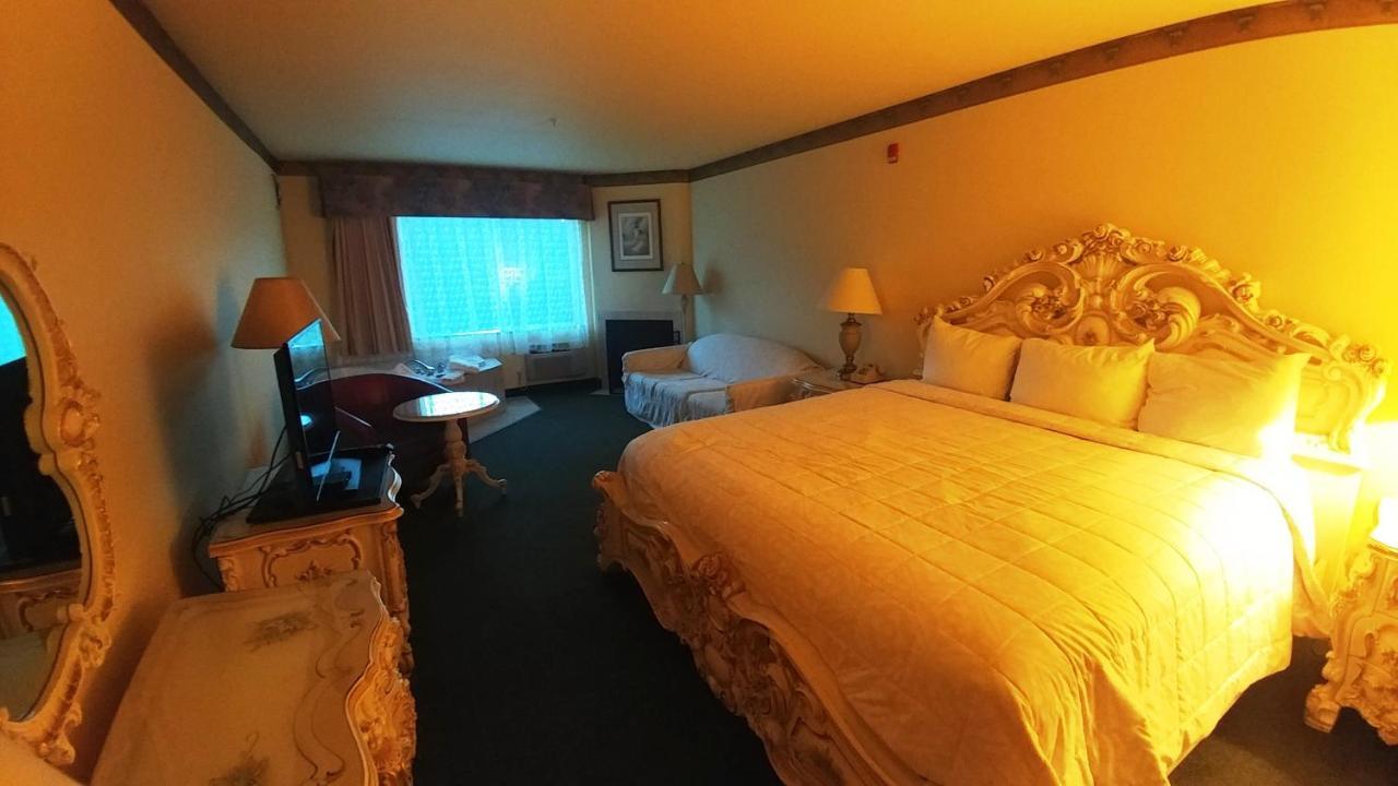 Palace Inn & Suites Lincoln City Bagian luar foto