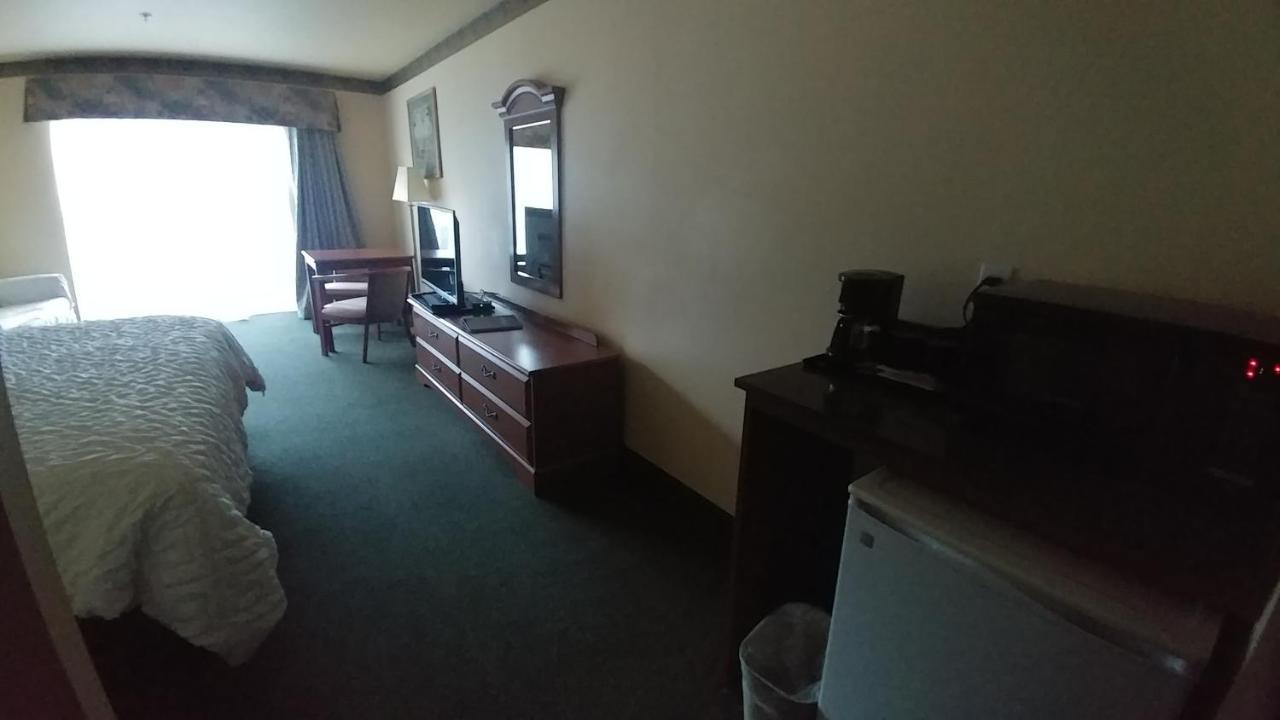 Palace Inn & Suites Lincoln City Bagian luar foto