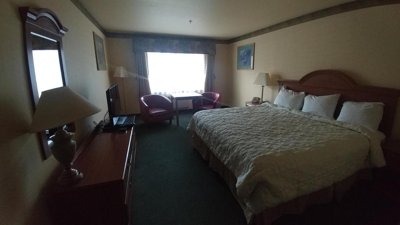 Palace Inn & Suites Lincoln City Bagian luar foto