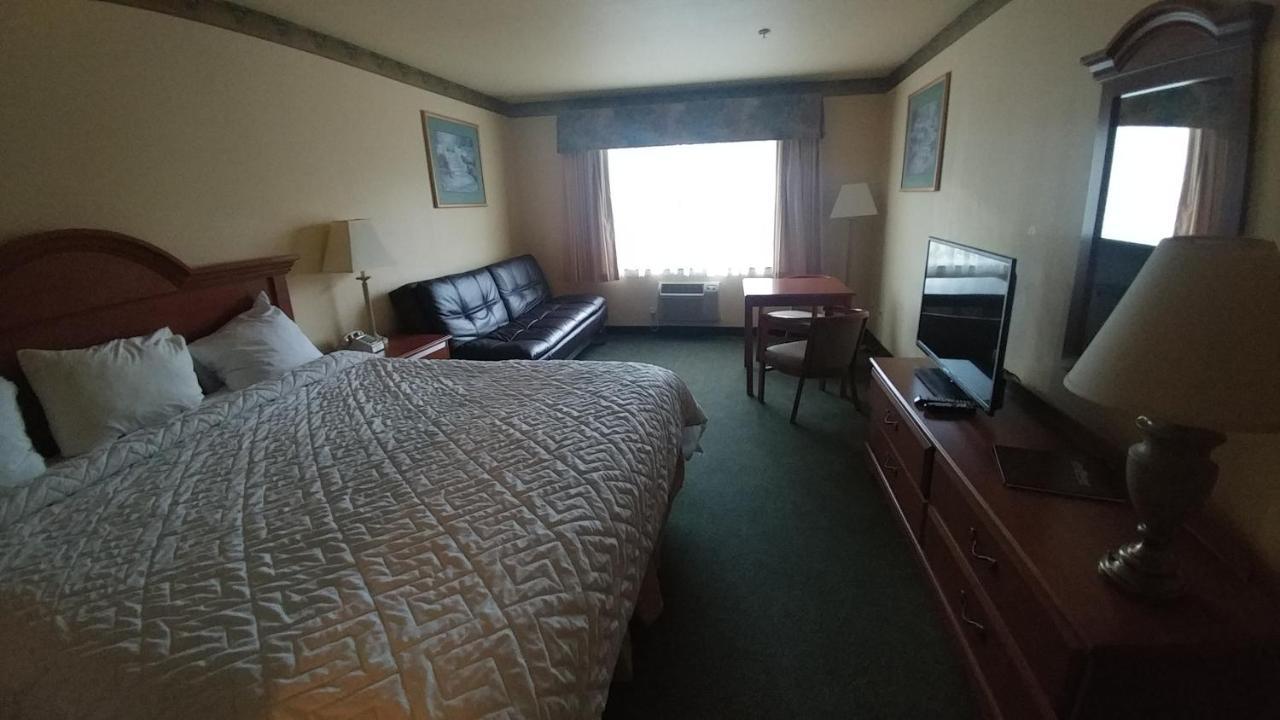 Palace Inn & Suites Lincoln City Bagian luar foto
