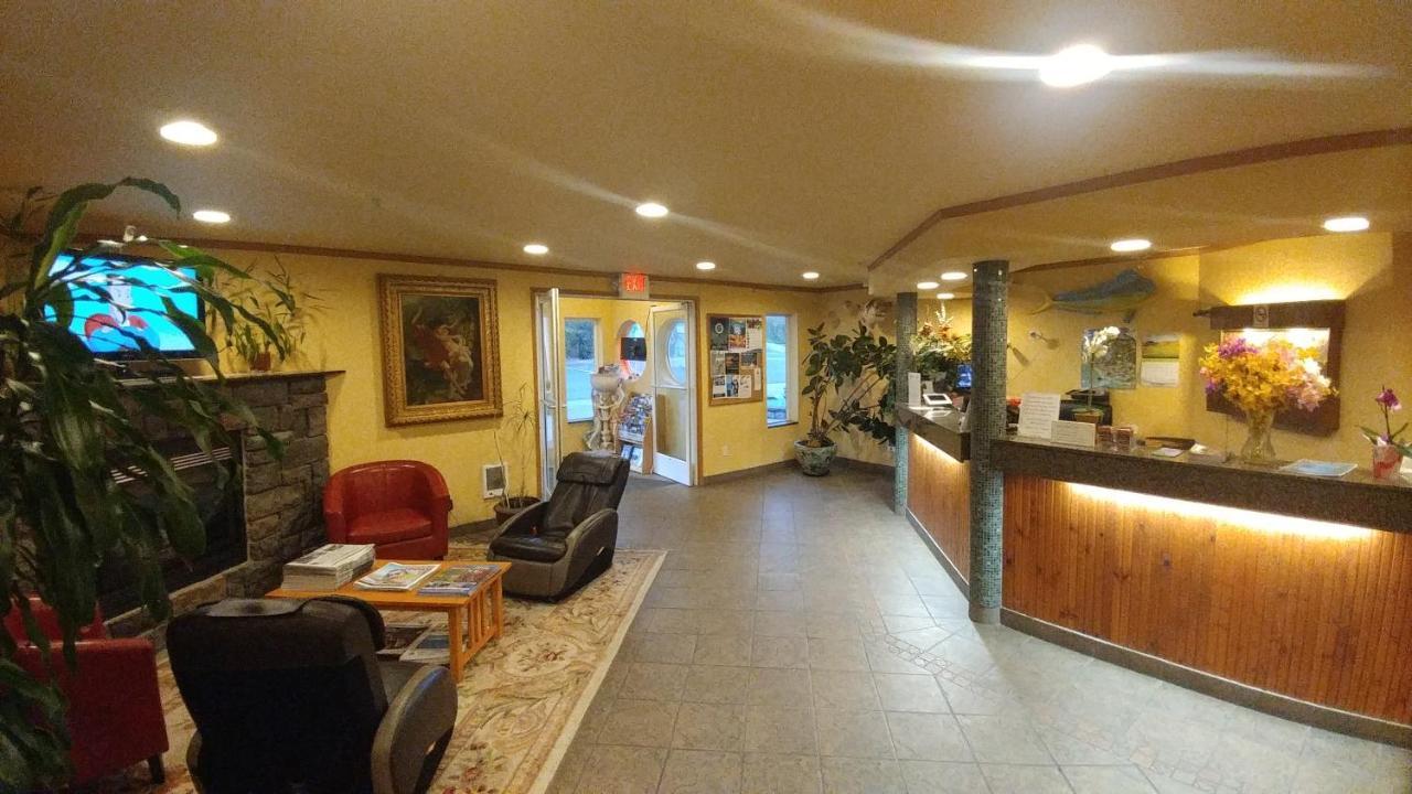 Palace Inn & Suites Lincoln City Bagian luar foto