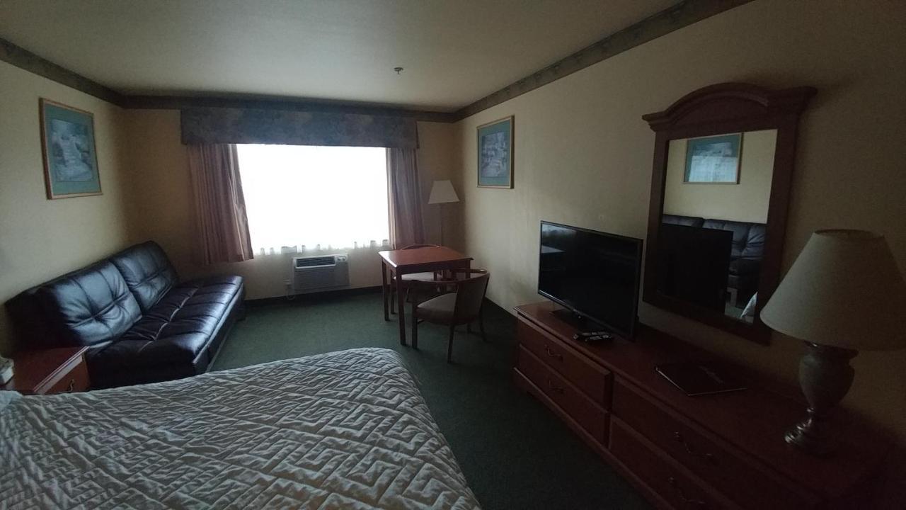 Palace Inn & Suites Lincoln City Bagian luar foto